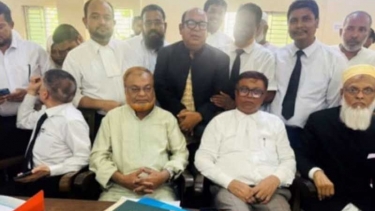 আদালত প্রাঙ্গণে গিয়াসউদ্দিন ‘দেরি হলেও শাস্তি হবে’