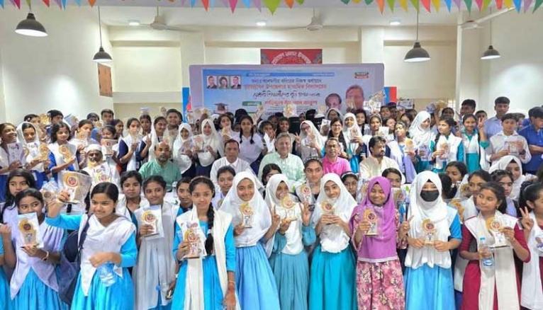 ফরিদপুরের চরভদ্রাসনে কৃতি স্কুল শিক্ষার্থীদেরকে মেধা বৃত্তি প্রদান