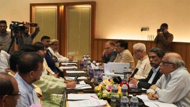 অধিকার আদায় করতে তরুণদের যেন প্রাণ দিতে না হয় : আলী রীয়াজ