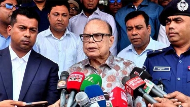 নারায়ণগঞ্জের বন্দরে খাদ্য গুদাম পরিদর্শন করলেন, খাদ্য উপদেষ্টা
