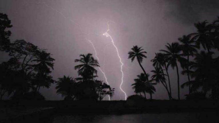 বজ্রাঘাতে শিশুসহ ৫ জনের প্রাণহানি