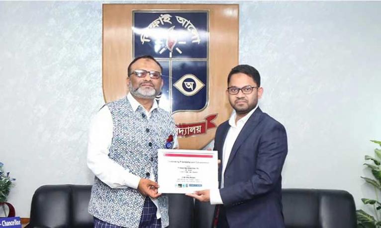 ঢাবি উপাচার্যের সঙ্গে যুক্তরাজ্যের লিসেস্টার বিশ্ববিদ্যালয়ের সহযোগী ডিন-এর সাক্ষাৎ