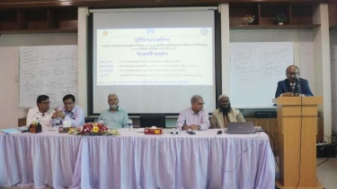 সরকারি অর্থ ব্যয়ে অপচয় কমাতে হবে : দুদক চেয়ারম্যান