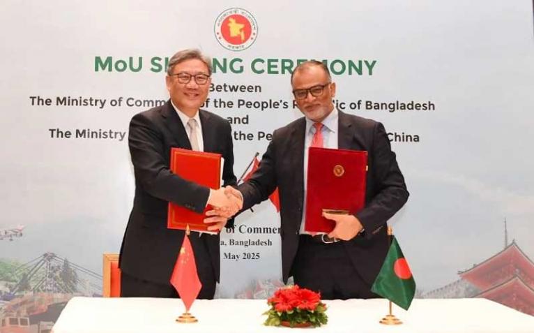 বাণিজ্য উপদেষ্টার সঙ্গে চীনের বাণিজ্য মন্ত্রীর বৈঠক : দুই সমঝোতা স্মারক স্বাক্ষর