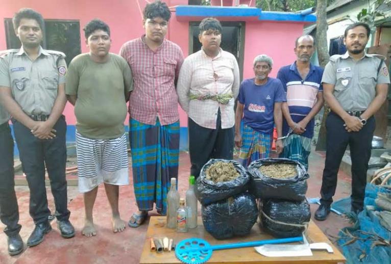 জামালপুরে ১২কেজি গাঁজাসহ ৫ ইয়াবা ব্যবসায়ী আটক