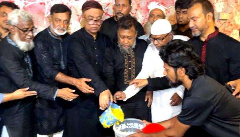 জিয়াউর রহমানের ৪৪তম মৃত্যুবার্ষিকীতে সাখাওয়াত-টিপুর খাবার বিতরণ