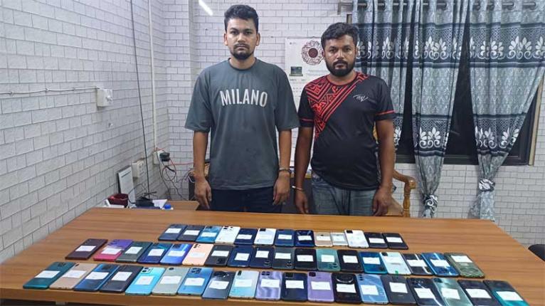 কদমতলীতে অর্ধশত চোরাই মোবাইল উদ্ধার, গ্রেপ্তার-২