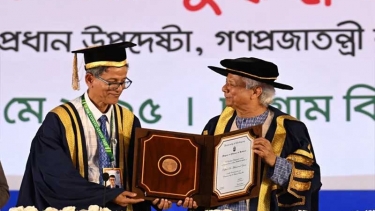 প্রধান উপদেষ্টাকে ডি লিট ডিগ্রি প্রদান চট্টগ্রাম বিশ্ববিদ্যালয়ের