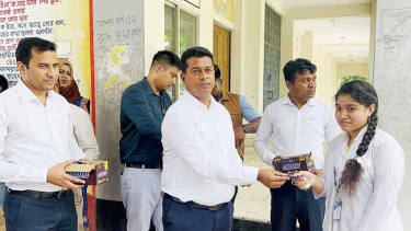 শিক্ষার্থীদের অনুপ্রেরণায় ডিসি ‘শুধু পরীক্ষায় নয়, জীবনেও সফল হও’