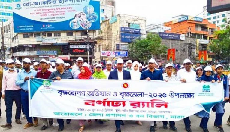 বৃক্ষরোপণ অভিযান ও বৃক্ষমেলার উদ্বোধন করলেন ডিসি জাহিদুল