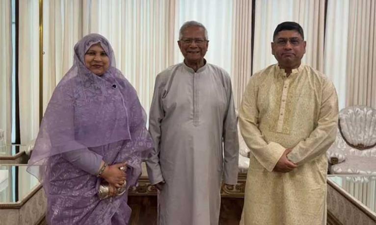 প্রধান উপদেষ্টার সঙ্গে সস্ত্রীক সাক্ষাৎ করেছেন সেনাপ্রধান