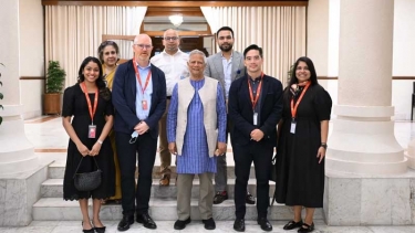 সামাজিক যোগাযোগমাধ্যমে অপতথ্য মোকাবেলায় আরও কার্যকর উপায় খুঁজে বের করতে মেটাকে প্রধান উপদেষ্টার আহ্বান