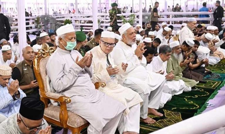 জাতীয় ঈদগাহে ঈদের নামাজ আদায় করলেন প্রধান উপদেষ্টা