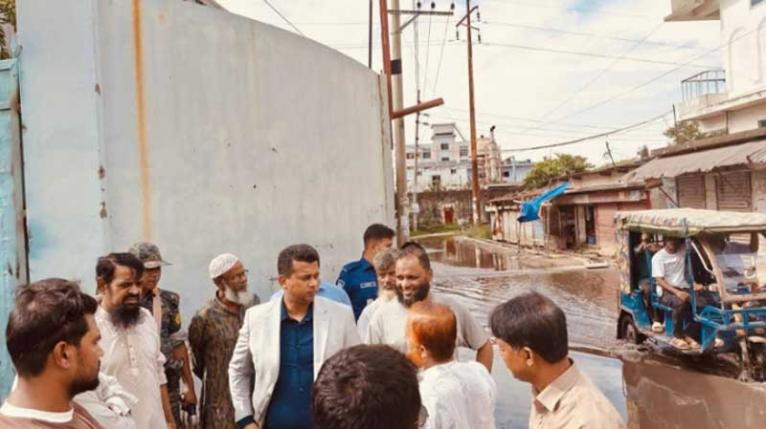ফতুল্লার জলাবদ্ধতা সমস্যা সরেজমিনে পরিদর্শনে জেলা প্রশাসক