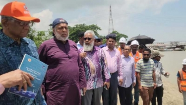 পদ্মাসেতু রক্ষা বাঁধের ভাঙন রোধে অতিদ্রুত কার্যক্রম শুরু হবে: সেতু উপদেষ্টা