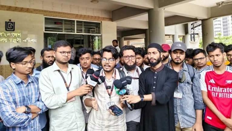 ইউনাইটেড ইন্টারন্যাশনাল ইউনিভার্সিটির অনিয়ম ও দুর্নীতি: প্রতিবাদে রাস্তায় নামছে শিক্ষার্থীরা