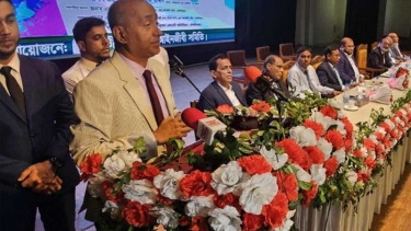 হাসপাতালে জুলাই বিপ্লবে আহতদের ওপর থুতু ছিটান হাসিনা