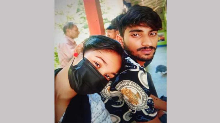 জামালপুরে প্রেমিকের বাড়িতে প্রেমিকার বিয়ের দাবিতে অনশন