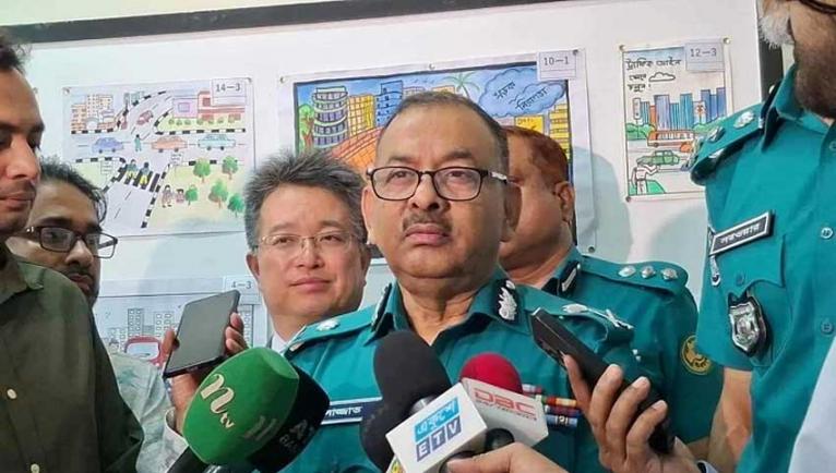 কোনো ধরনের মবকে প্রশ্রয় দেওয়া হবে না, নিয়ন্ত্রণে পুলিশের গাফিলতি থাকলে ব্যবস্থা: ডিএমপি কমিশনার