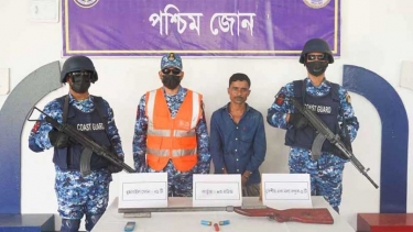 সুন্দরবনে বনদস্যু আটক, অস্ত্র ও গোলাবারুদ উদ্ধার