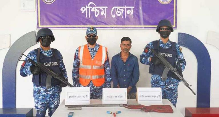 সুন্দরবনে বনদস্যু আটক, অস্ত্র ও গোলাবারুদ উদ্ধার