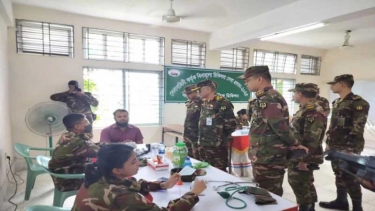 আড়াইহাজারে পাঁচ শতাধিক মানুষকে সেনাবাহিনীর স্বাস্থ্যসেবা প্রদান