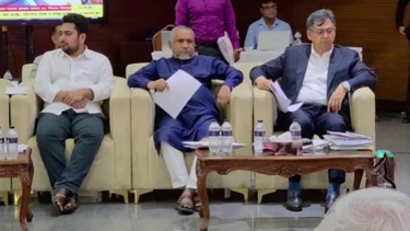 জামায়াত আমিরকে ফোন করেন প্রধান উপদেষ্টা, দিয়েছেন আশ্বাস