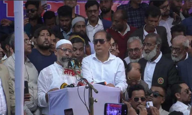 দীর্ঘ ১৭ বছর পর নেত্রকোনায় ঈদ উদযাপন করলেন বাবর