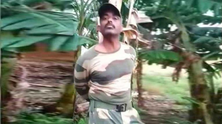 বিএসএফ সদস্যকে ধরে কলাগাছের সঙ্গে বাঁধল জনতা
