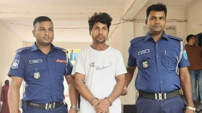 ফতুল্লায় চার স্কুলছাত্রীকে ধর্ষণের অভিযোগে শিক্ষক গ্রেপ্তার