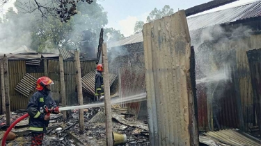 টাঙ্গাইলে যৌনপল্লীতে ভয়াবহ আগুন, ১২ ঘর পুড়ে ছাই