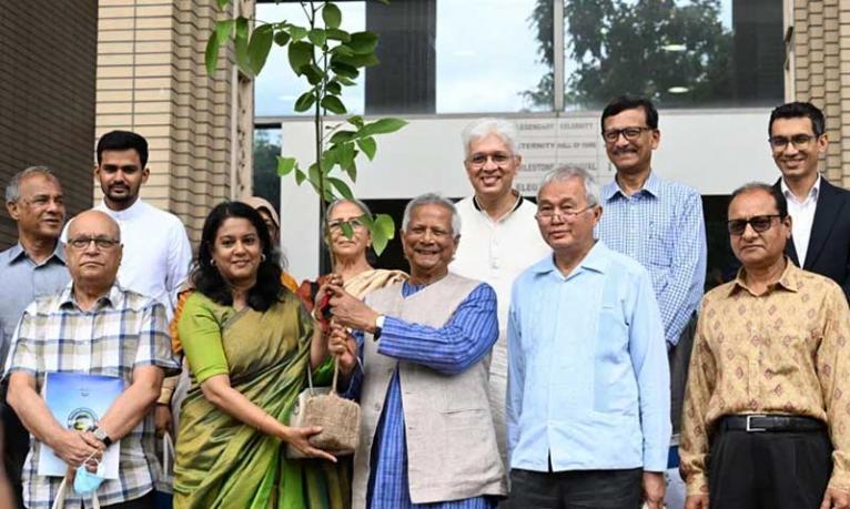 পরিবেশ সুরক্ষায় প্লাস্টিক বর্জনের আহ্বান প্রধান উপদেষ্টার