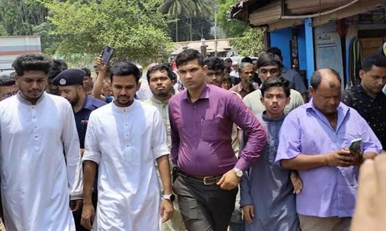 যথাসময়ে নির্বাচনের রোডম্যাপ দেবে ইসি : উপদেষ্টা আসিফ মাহমুদ