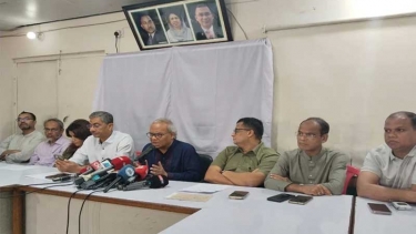 দেশের স্বার্থে সব গণতান্ত্রিক দলকে এক কাতারে থাকতে হবে : রিজভী