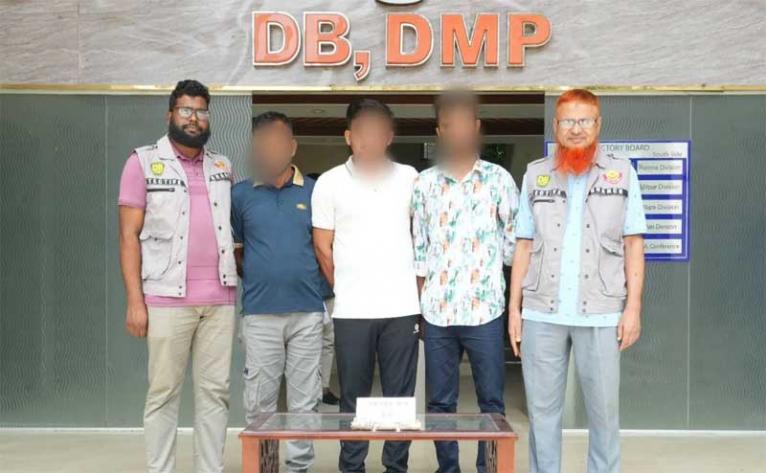 রাজধানীতে এক লাখ টাকার জাল নোটসহ তিনজনকে গ্রেফতার করেছে ডিবি