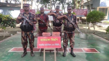 সাতক্ষীরা সীমান্ত থেকে ভারতীয় বিভিন্ন মালামাল জব্দ