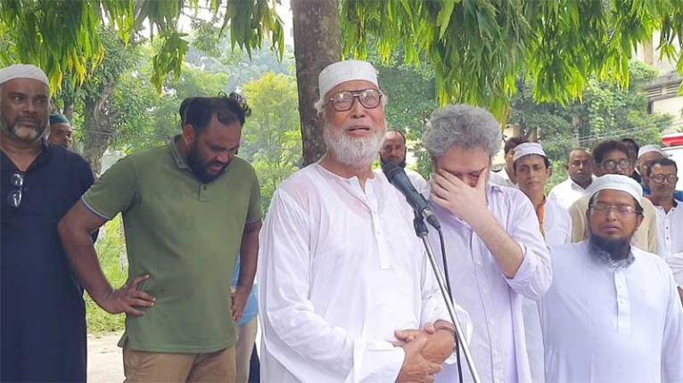 স্ত্রীর জানাজায় কাঁদলেন কাদের সিদ্দিকী