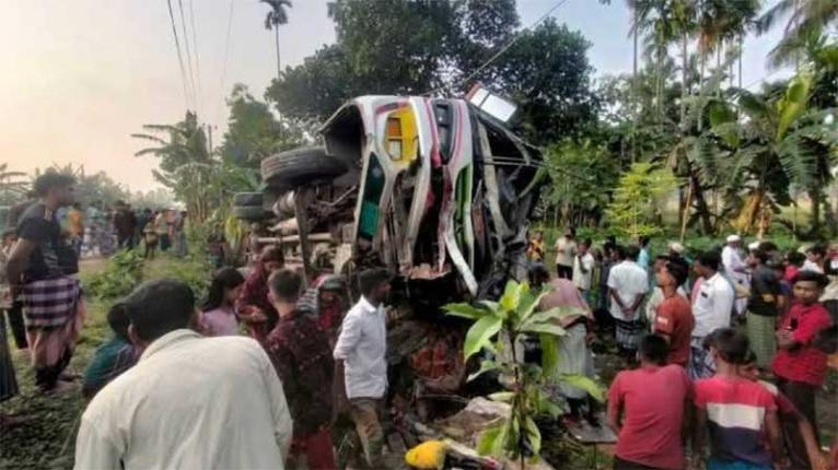 নিয়ন্ত্রণ হারিয়ে খাদে বাস, শেরপুরে নিহত ১