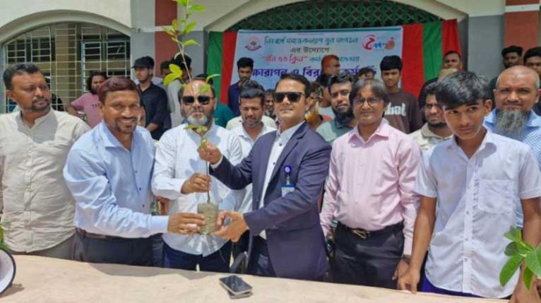রূপগঞ্জে নিঃস্বার্থ সমাজকল্যাণ যুব সংগঠনের বৃক্ষ বিতরণ কর্মসূচি