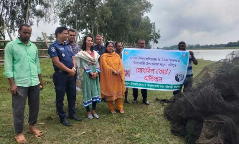 যমুনায় জাটকা নিধন প্রতিরোধে মোবাইল কোর্ট ৬০ চায়না জাল জব্দ ও ধ্বংস