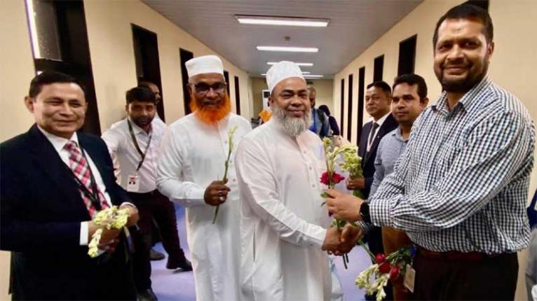 প্রথম দফায় চট্টগ্রামে পৌঁছেছেন ৪১৩ জন হাজি