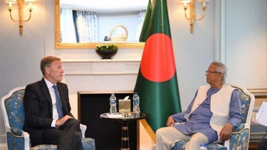 প্রধান উপদেষ্টার সঙ্গে এয়ারবাসের এক্সিকিউটিভ ভাইস প্রেসিডেন্টের সাক্ষাৎ