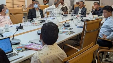 নির্ভুল পাঠ্যবই ছাত্র-ছাত্রীদের হাতে তুলে দিতে সরকার বদ্ধপরিকর: শিক্ষা উপদেষ্টা