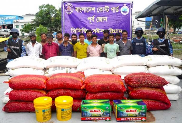 পতেঙ্গায় বিপুল ইউরিয়া সার-আলুসহ আটক ১৩