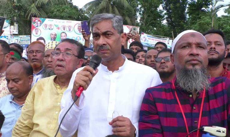 ফ্যাসিস্টরা সুযোগ পেলে অস্ত্র নিয়ে ঝাঁপিয়ে পড়তে পারে : এ্যানি