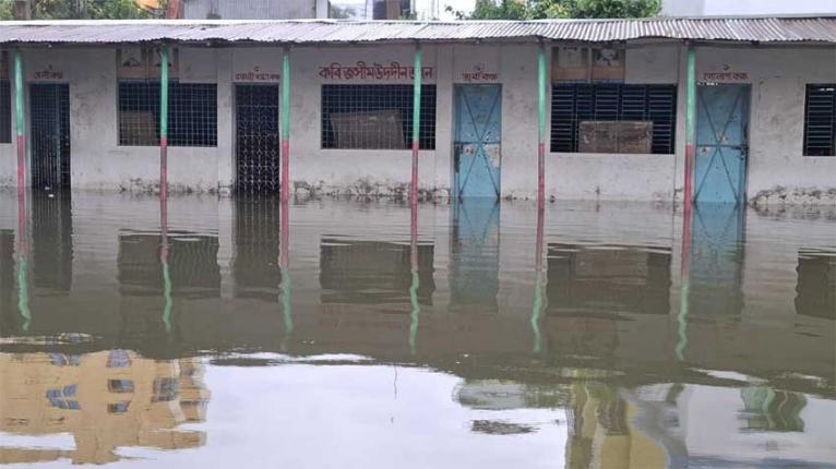 নোয়াখালী বৃষ্টির পানি বাড়ায় চার উপজেলার স্কুল-কলেজ বন্ধ