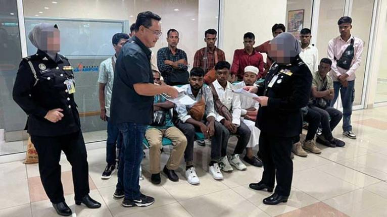 অবৈধভাবে মালয়েশিয়ায় প্রবেশের চেষ্টা, বিমানবন্দরে ১৫ বাংলাদেশি আটক
