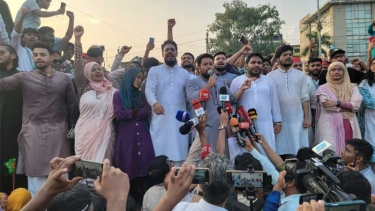 খেলা বন্ধ না হলে আরেকটা গণঅভ্যুত্থানের জন্য প্রস্তুতি নেওয়া হবে : নাহিদ ইসলাম