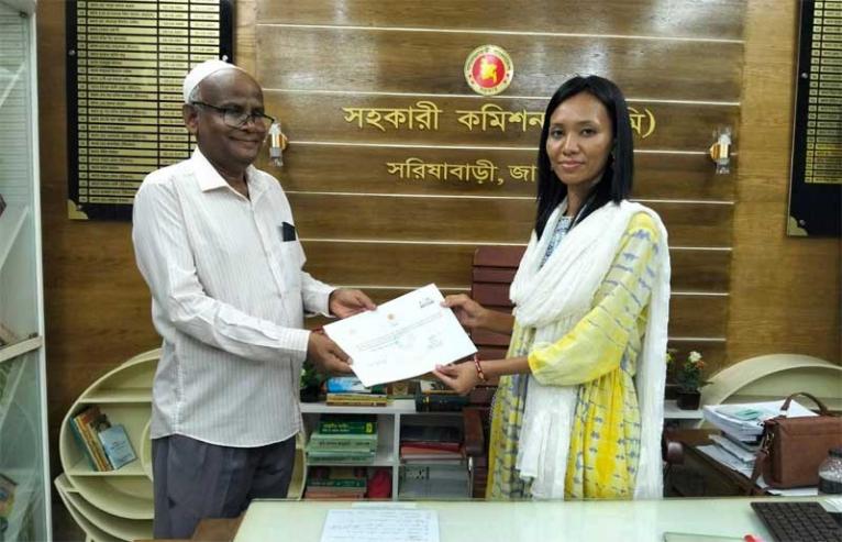 উপজেলার শ্রেষ্ঠ ভূমি উন্নয়ন কর আদায়কারী জুয়েল আকন্দ