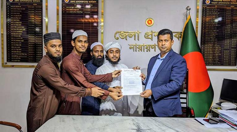 জুলাই সনদ বাস্তবায়নসহ ৮ দফা দাবিতে ডিসিকে স্মারকলিপি